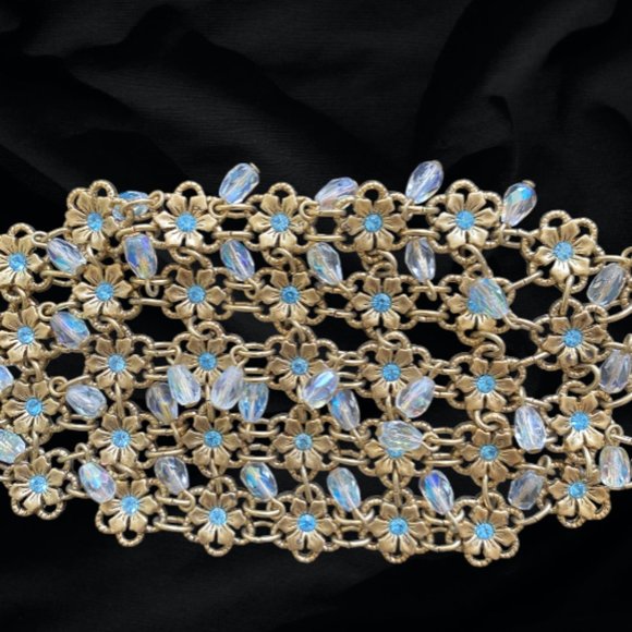 Cuff Bracelet, Gold-Toned with Baby Blue Flowers, Vintage - Picture 3 of 9